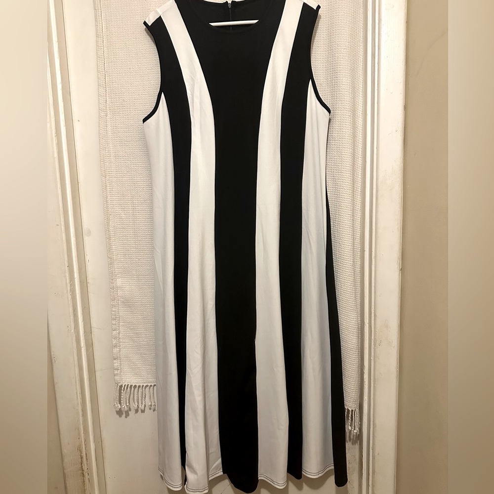 Cute black & white bold striped dress. Contoured top and loose skirt.